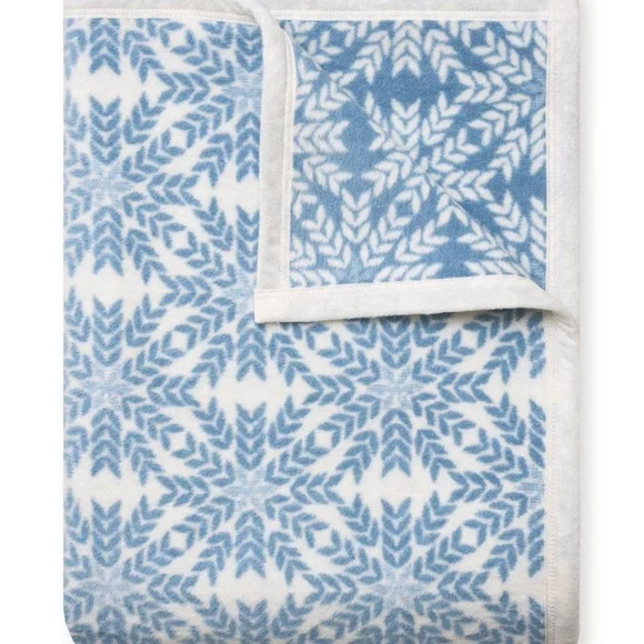 ChappyWrap Blanket in Nordic Frost Blue - Picture 2 of 4